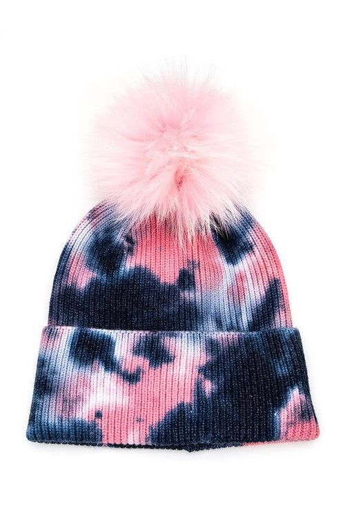 Beanie mit Bommel aus natürlichem Waschbärfell in Batikoptik