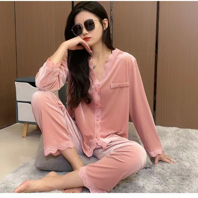 Women's Simple Printed Velvet Long Sleeves Trousers Pajamas Suit