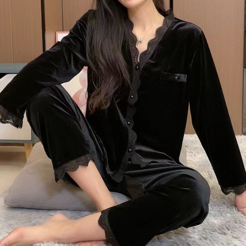 Women's Simple Printed Velvet Long Sleeves Trousers Pajamas Suit