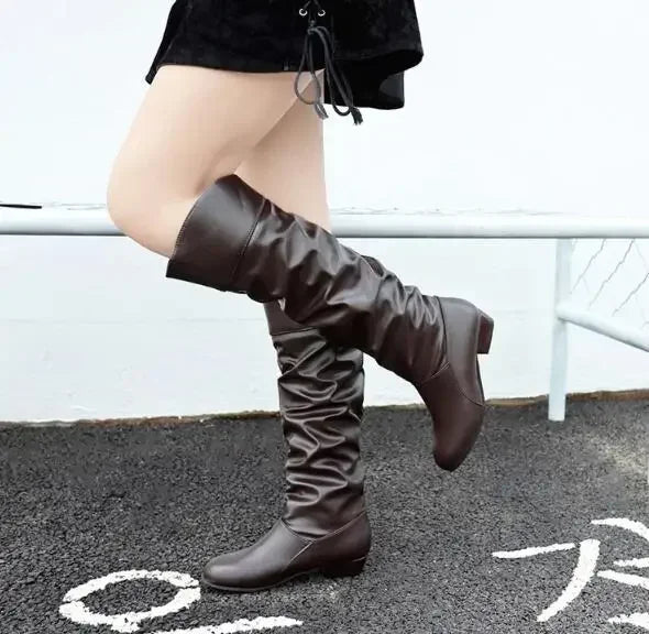 Kniehohe Stiefel aus Leder und PU für Damen, modische, faltbare Schlupfstiefel für den Winter, lässige Stiefel mit niedrigem Absatz, weiß/schwarz, lange, schmale Stiefel für Damen