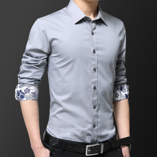 Camisa de hombre con botones y detalles orientales en el interior