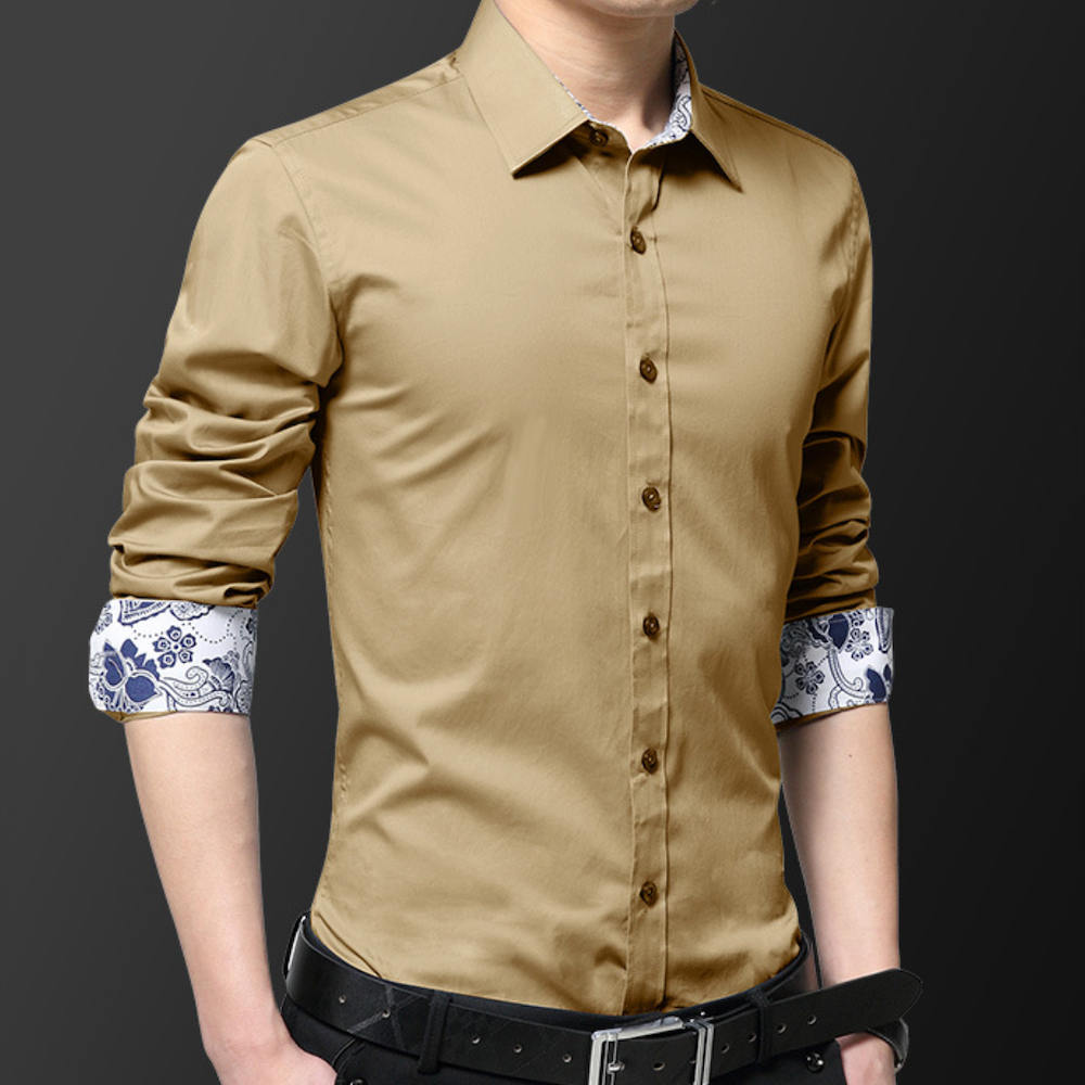 Camisa de hombre con botones y detalles orientales en el interior