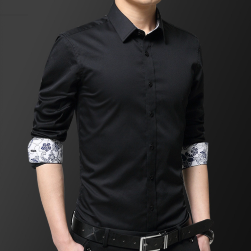 Camisa de hombre con botones y detalles orientales en el interior