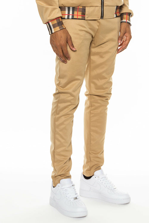 Pantalón deportivo con detalle de cuadros